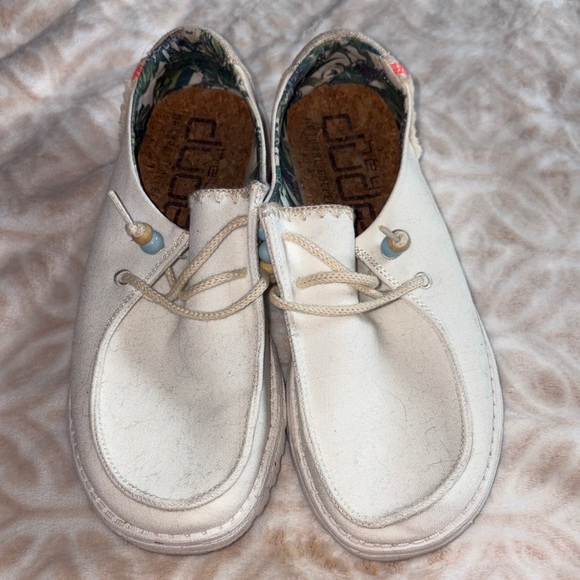 Hey Dude Women's White and Beige Loafers - Picture 2 of 4
